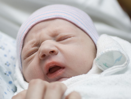 תינוק קטן אחרי הלידה (צילום: אימג'בנק / Thinkstock)
