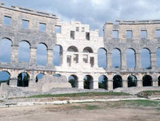 הקולוסאום בעיר פולה. הקולוסאום הרומאי השישי בגודלו (צילום: שחר סמוחה)