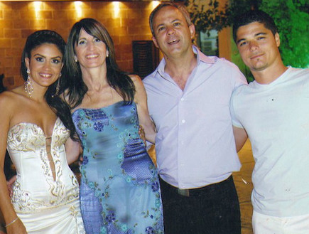 ויקי ג'אן ומשפחתה