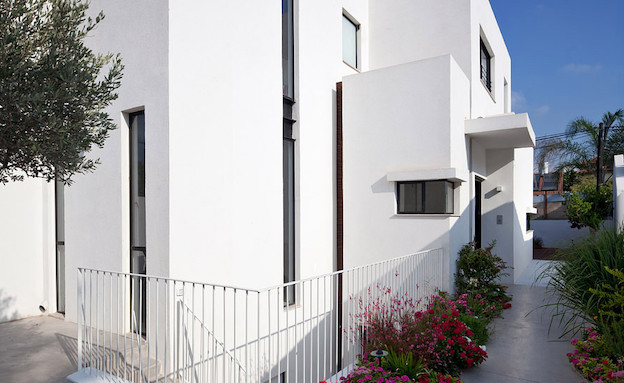 חזית הבית – הרשאגה האדריכלים. חזית הבית – הרשאגה האדריכלים.