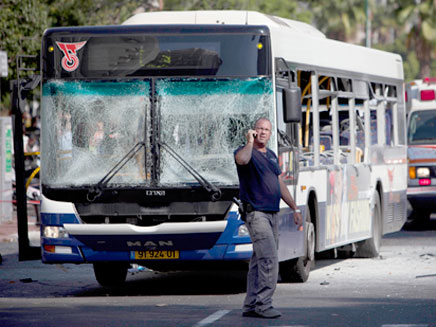 זירת הפיצוץ בתל אביב (צילום: AP)