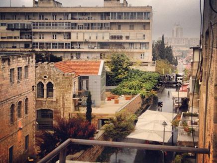גשם במדרחוב בצלאל בירושלים (צילום: שלי בר ניב)