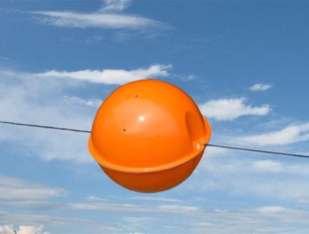 כדור כתום על קו מתח (צילום: fgmcoffs.com.au)