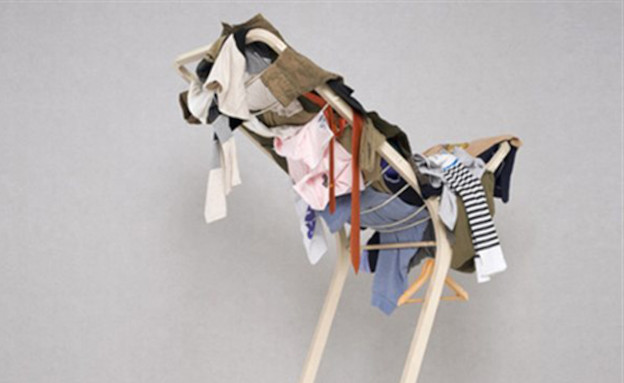 כביסה על כיסא