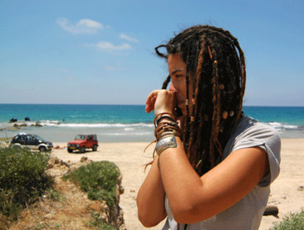 עדי לוסטיג - המאבק על פלמחים (צילום: המאבק להצלת חוף פלמחים - האתר הרשמי)
