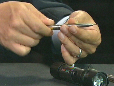 לא באמת עט (צילום: חדשות 2)