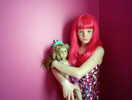אני והבובה - אדמונית (צילום: אילונה שווארק צילום מסך מתוך האתר ilonaszwarc.com)