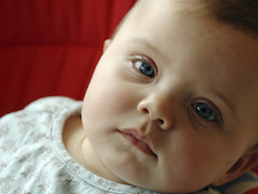 תינוק כחול עיניים (צילום: אימג'בנק / Thinkstock)