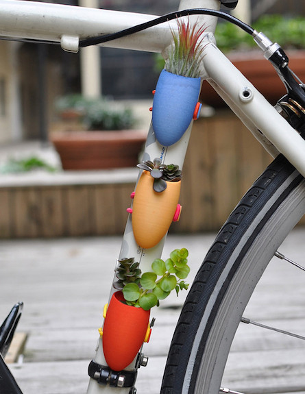 אופניים (צילום: www.designboom.comdesignportable-bike-planters)