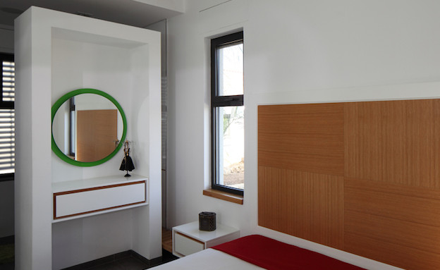 מראה בחדר שינה