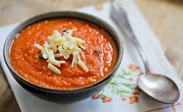 מרק עגבניות צלויות (צילום: עידית נרקיס כ"ץ, טעים!)