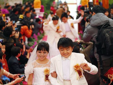 חתונת גמדים בסין (צילום: dailymail.co.uk)