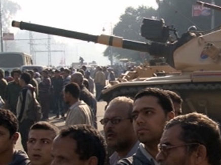 טנקים ברחובות קהיר, בשבוע שעבר (צילום: חדשות 2)