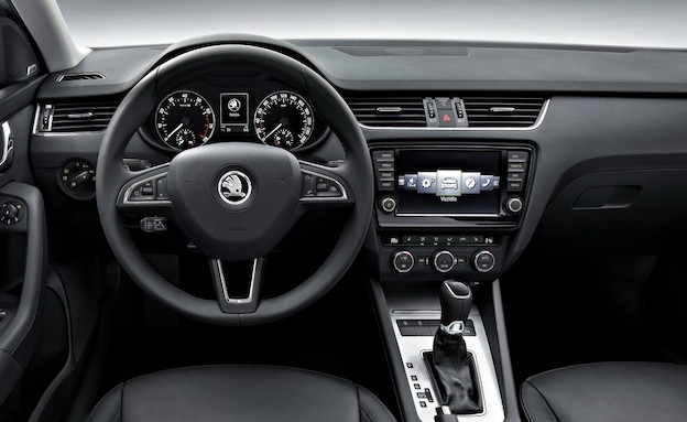 סקודה אוקטביה תא נוסעים 