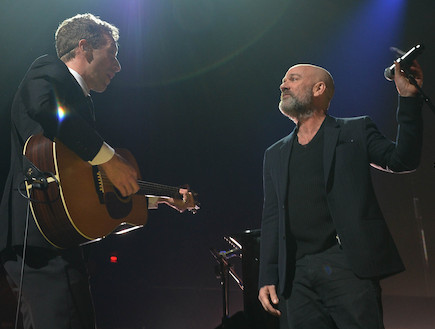 כריס מרטין, מייקל סטייפ (צילום: Larry Busacca, GettyImages IL)