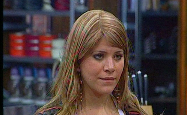 ג'קי מגישה כבש וטנזיה