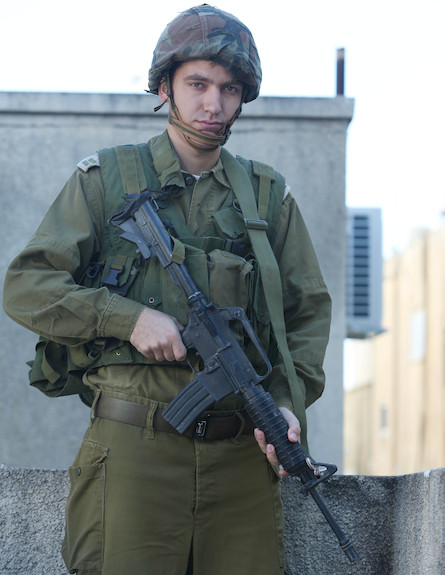 חייל שבוז (צילום: עודד קרני)