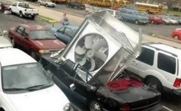 תראו מה נפל על האוטו