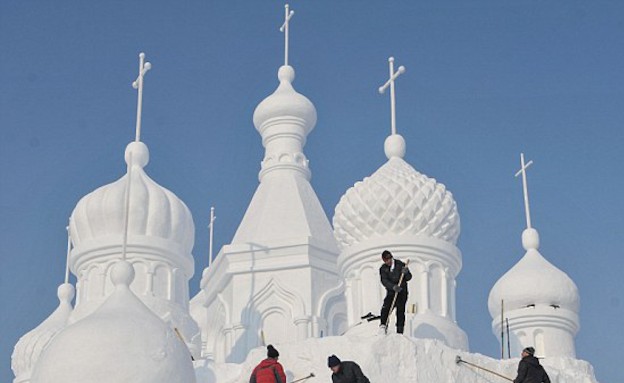 מבט מקרוב על בניית מבצר השלג