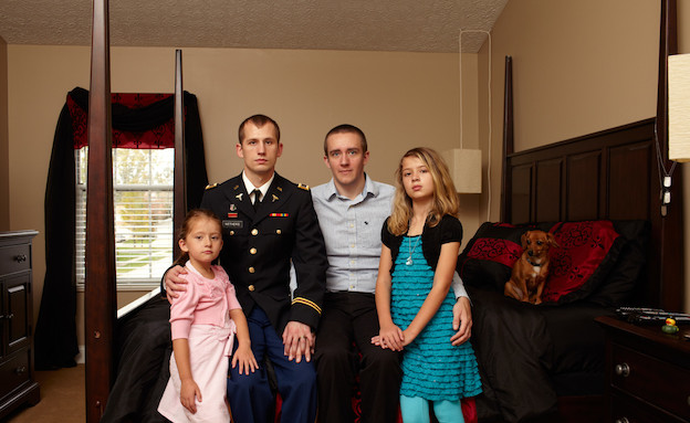 משפחות בצבא גאות (צילום: Tatjana Plitt)