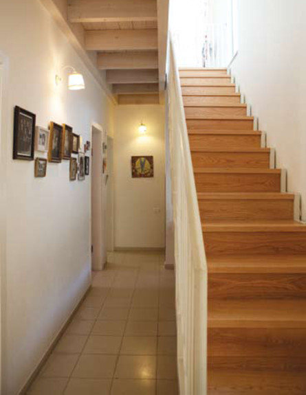 הבית של תמר, מדרגות (צילום: מתוך קטלוג פמינה 2010, עידו לביא (ארכיון))