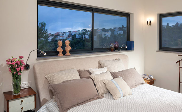 שרון אלה, חדר שינה