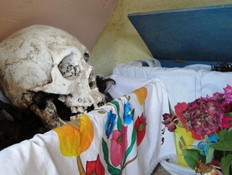 טקס ניקוי עצמות בני המאיה