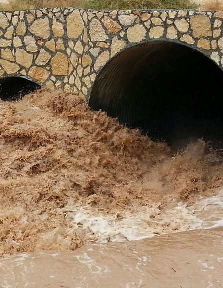 שטפון בנחל פרת (צילום: לירן סימון)