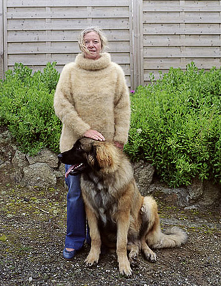 אנשים שלובשים פרוות של כלבים (צילום: erwan fichou)