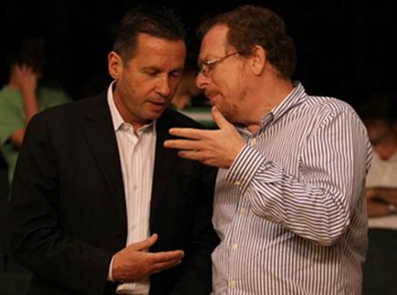 בחיפה מכחישים הכל. ג'ף רוזן עם יו"ר האיגוד, אבנר קופל (צילום: ספורט 5)