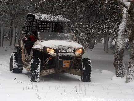 פולריס RZR בשלג