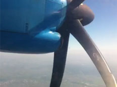 תיעוד מתוך המטוס שביצע נחיתת חירום בנתב" (צילום: חדשות 2)