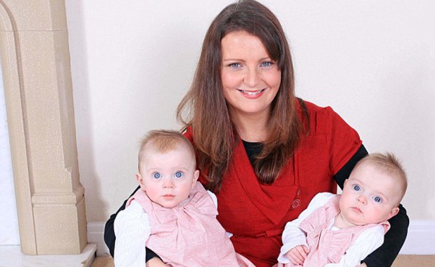 אמא לתאומות תסחיף לידה (צילום: dailymail.co.uk)