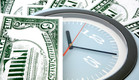 שעון בתוך שטרות כסף (צילום: אימג'בנק / Thinkstock)