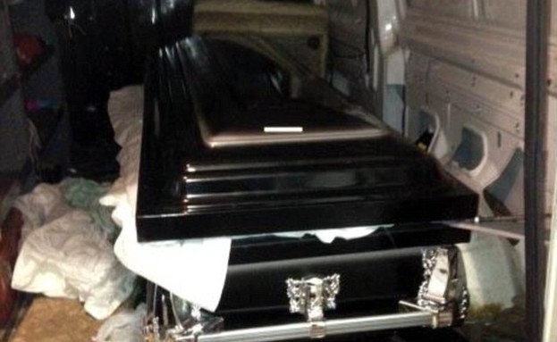 ארון הקבורה של קלרנס ברייט (צילום: dailymail.co.uk)
