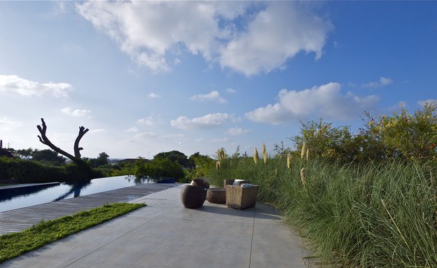 גיל גרוסמן, חוץ