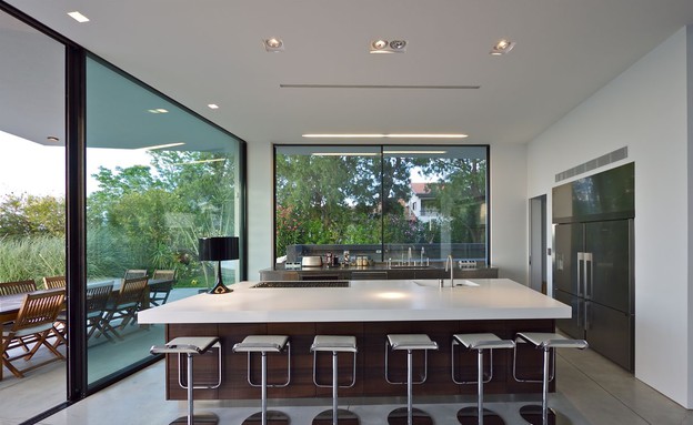 גיל גרוסמן, שולחן בר