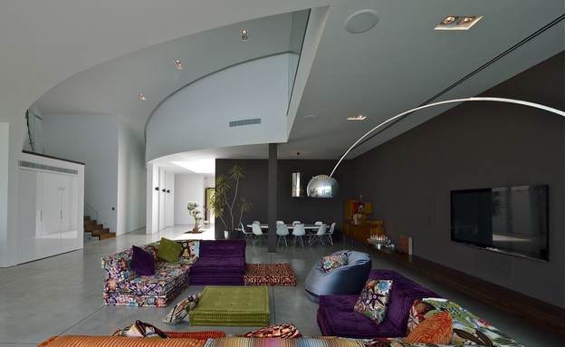 גיל גרוסמן, סלון