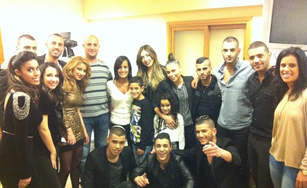 משפחת מזולה פוגשת את המתמודדים