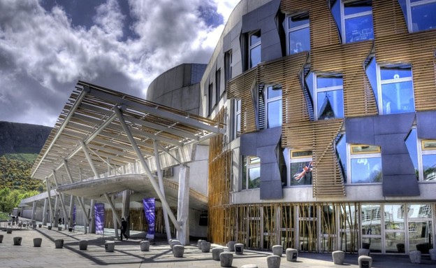 פרלמנט סקוטלנד מבחוץ (צילום: www.mimoa.eu)