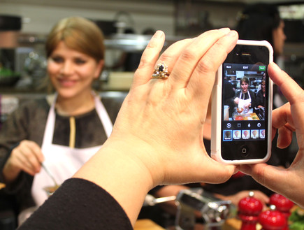 סדנת מאסטר שף בלגעת באוכל, מצלמים את ג'קי (צילום: אסתי רותם, mako אוכל)