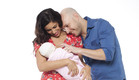 אבי נוסבאום ואשתו עם התינוקת