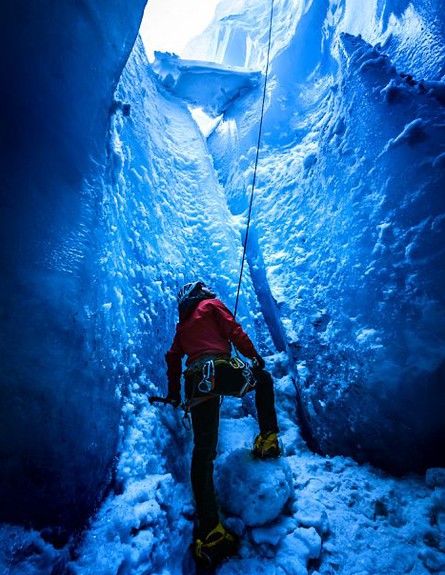 מבט אל הסוף, מערות קרח באלפים (צילום: dailymail.co.uk)