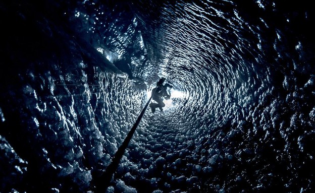מערה צרה, מערות קרח באלפים