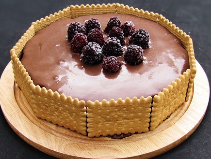 עוגת שוקולד ביסקוויטים (צילום: דליה מאיר, קסמים מתוקים)