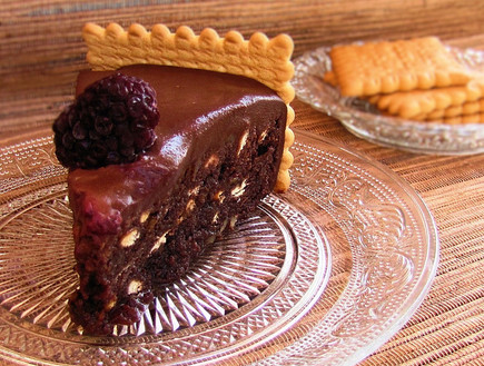 עוגת שוקולד ביסקוויטים - פרוסה (צילום: דליה מאיר, קסמים מתוקים)
