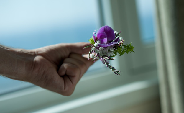 פרח לג'קט של החתן (צילום: אסף קליגר ורועי רוחלין)