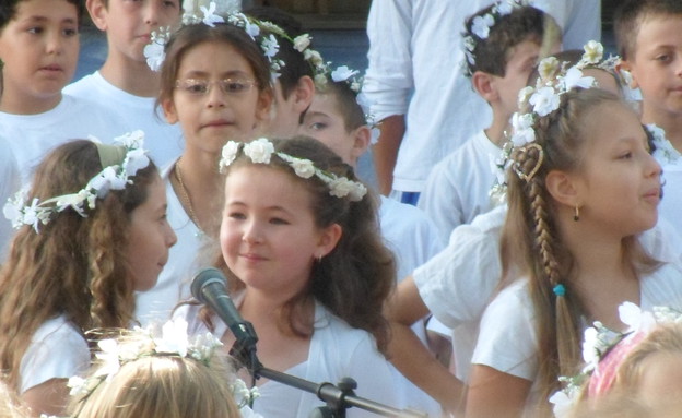 זואי דגן זואי דגן