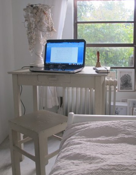 מחשב, חדר שינה (צילום: לימור זומר)