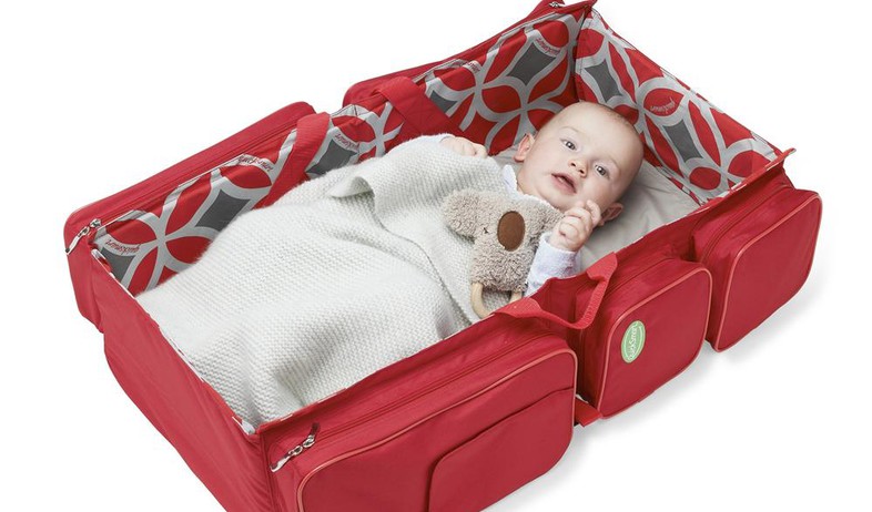 החמישייה, תינוק תיק אדום (צילום: www.diapers.com)